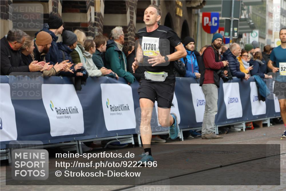 05.10.2025 - 20. swb-Marathon Bremen Strokosch-Dieckow http://msf.ph/oto/9222196 05.10.2025 10:41:43 Ziel 9253, 11701 meine-sportfotos.de