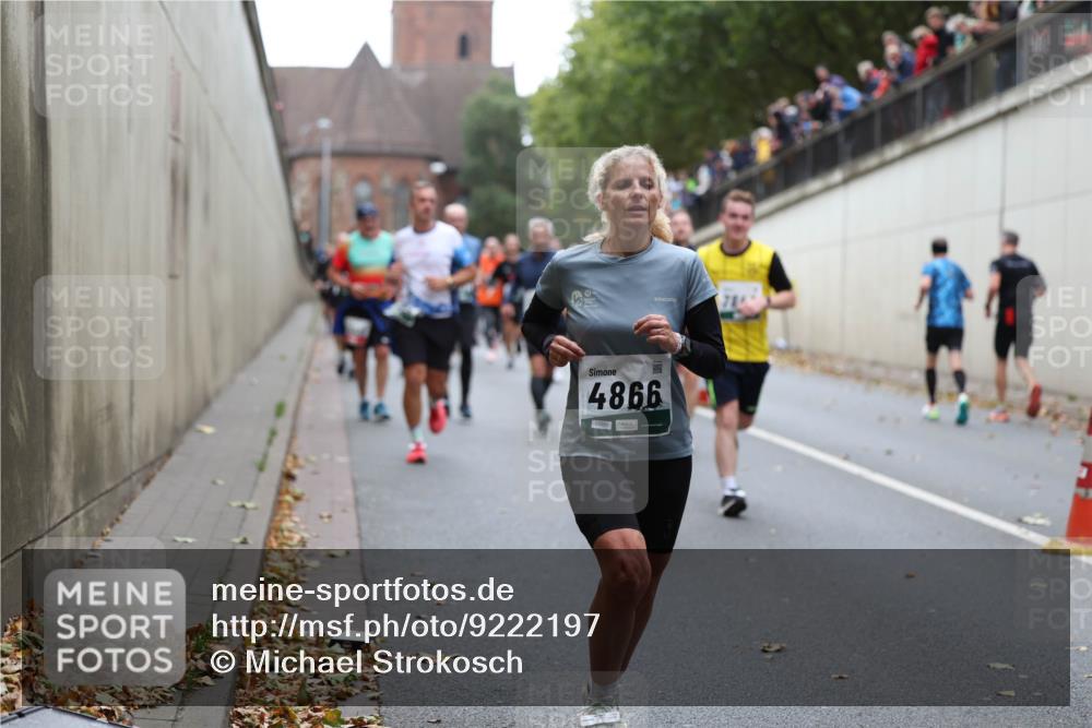 05.10.2025 - 20. swb-Marathon Bremen Michael Strokosch http://msf.ph/oto/9222197 05.10.2025 12:59:14 Laufen 4866 meine-sportfotos.de