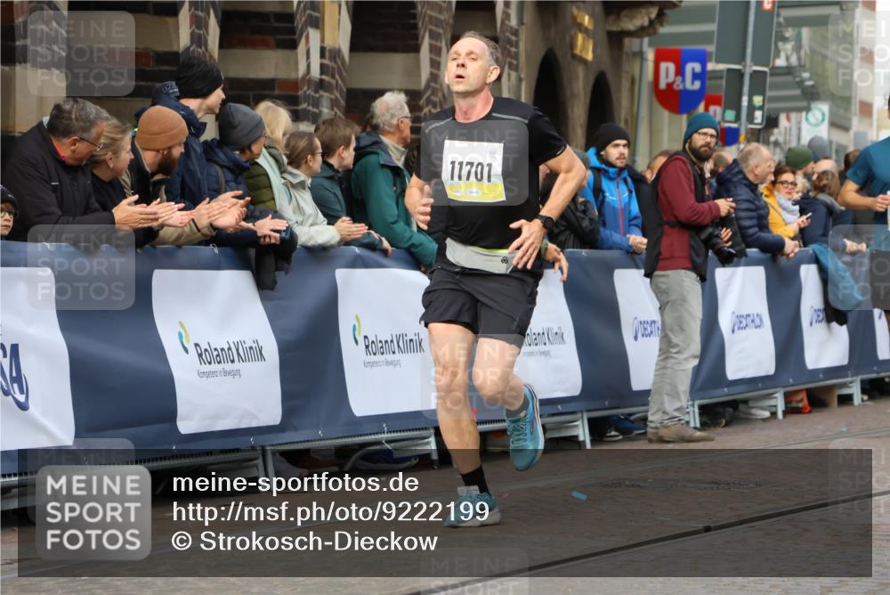 05.10.2025 - 20. swb-Marathon Bremen Strokosch-Dieckow http://msf.ph/oto/9222199 05.10.2025 10:41:43 Ziel 9253, 11701 meine-sportfotos.de