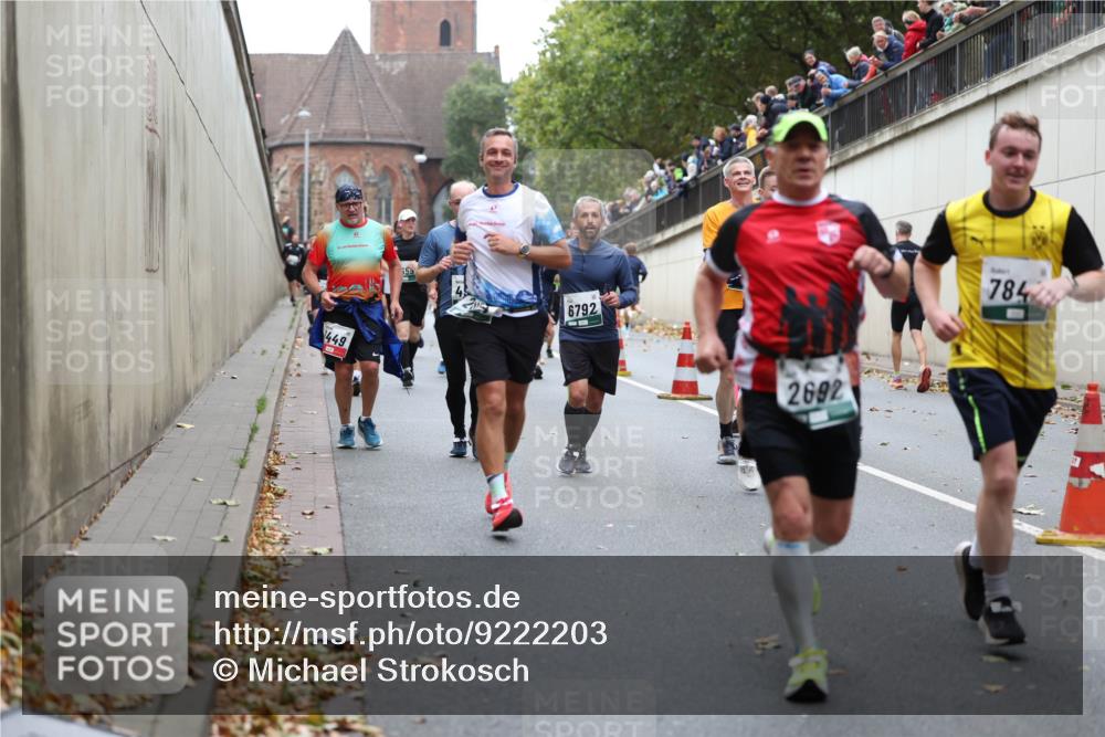 05.10.2025 - 20. swb-Marathon Bremen Michael Strokosch http://msf.ph/oto/9222203 05.10.2025 12:59:15 Laufen 449, 355, 6792, 2692, 7842 meine-sportfotos.de