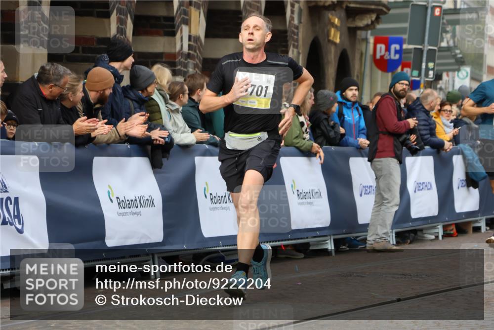 05.10.2025 - 20. swb-Marathon Bremen Strokosch-Dieckow http://msf.ph/oto/9222204 05.10.2025 10:41:43 Ziel 9253, 11701 meine-sportfotos.de