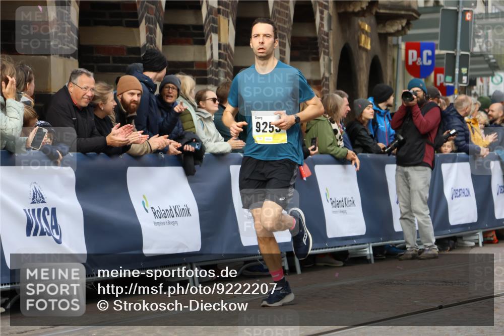 05.10.2025 - 20. swb-Marathon Bremen Strokosch-Dieckow http://msf.ph/oto/9222207 05.10.2025 10:41:45 Ziel 9253, 10880, 11581, 11701, 11710 meine-sportfotos.de