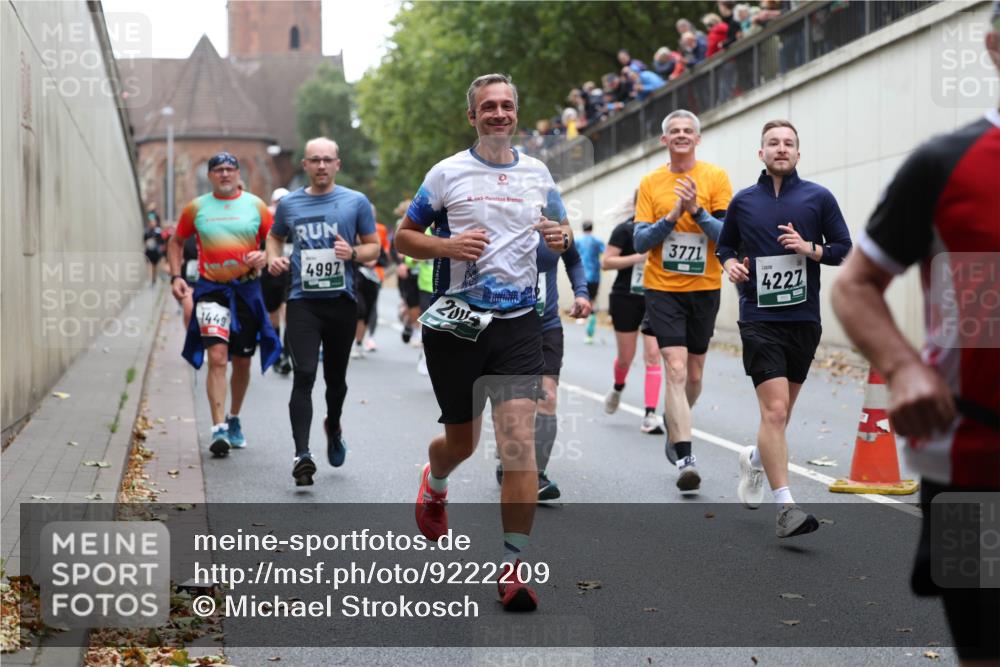 05.10.2025 - 20. swb-Marathon Bremen Michael Strokosch http://msf.ph/oto/9222209 05.10.2025 12:59:17 Laufen 1448, 4997, 200, 3771, 4227 meine-sportfotos.de