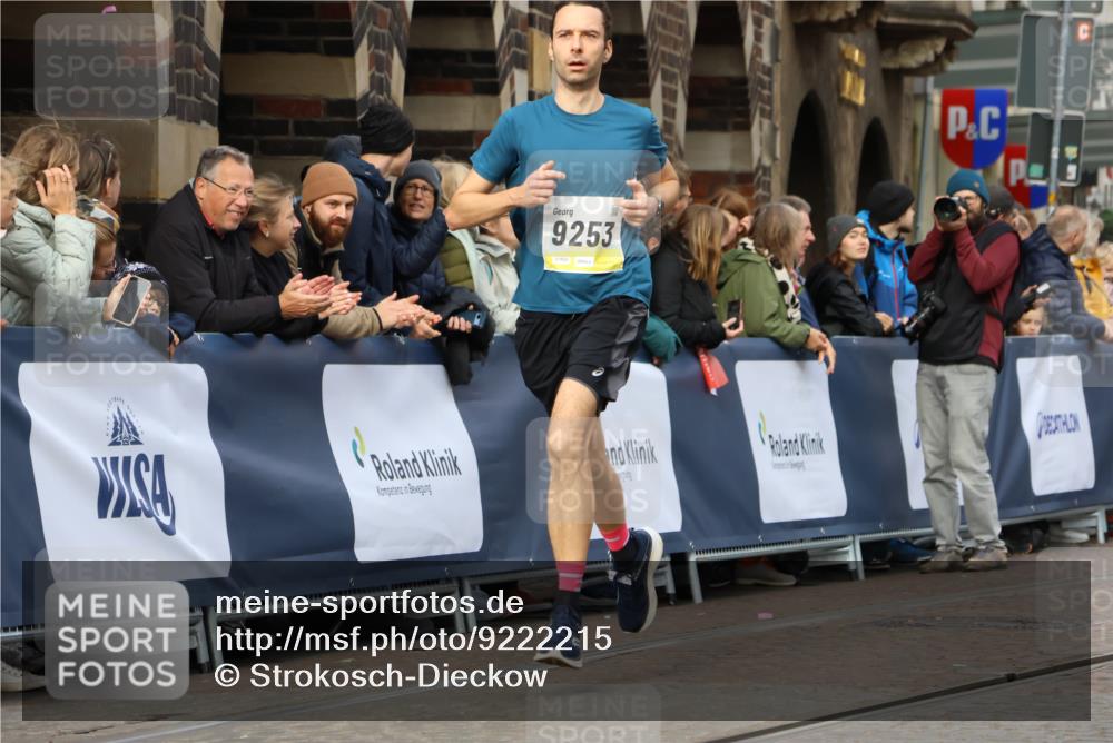 05.10.2025 - 20. swb-Marathon Bremen Strokosch-Dieckow http://msf.ph/oto/9222215 05.10.2025 10:41:45 Ziel 9253, 10880, 11581, 11701, 11710 meine-sportfotos.de