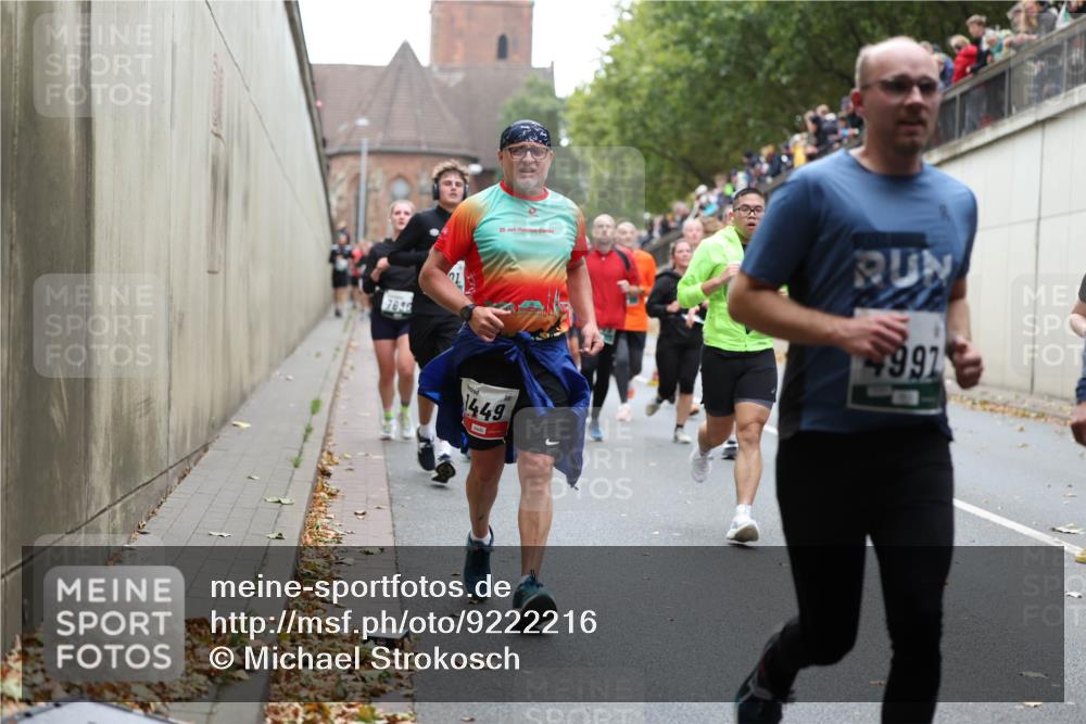 05.10.2025 - 20. swb-Marathon Bremen Michael Strokosch http://msf.ph/oto/9222216 05.10.2025 12:59:18 Laufen 7856, 20, 4991, 449 meine-sportfotos.de