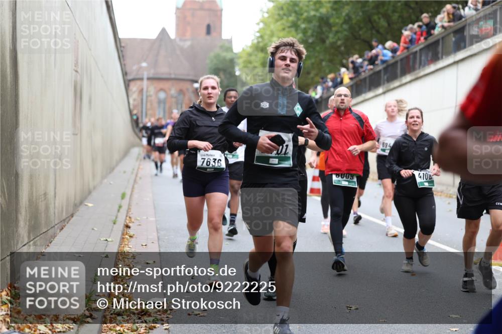05.10.2025 - 20. swb-Marathon Bremen Michael Strokosch http://msf.ph/oto/9222225 05.10.2025 12:59:21 Laufen 7636, 6009, 694, 4108 meine-sportfotos.de