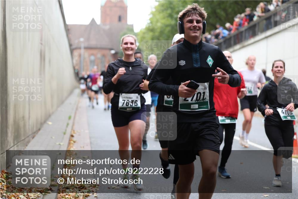 05.10.2025 - 20. swb-Marathon Bremen Michael Strokosch http://msf.ph/oto/9222228 05.10.2025 12:59:21 Laufen 7636, 09, 101, 4706 meine-sportfotos.de