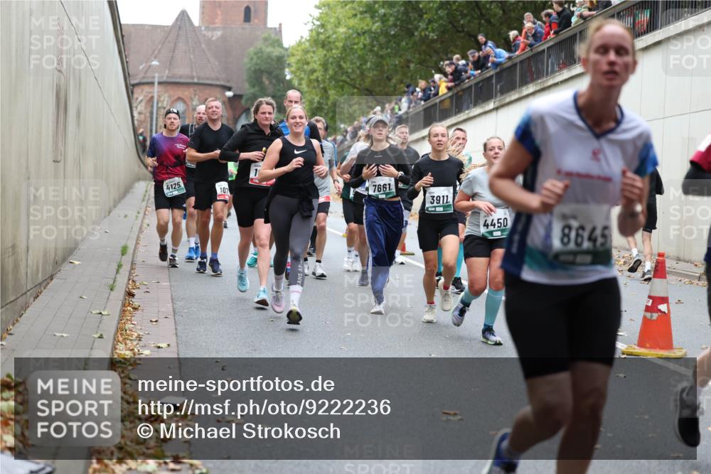 05.10.2025 - 20. swb-Marathon Bremen Michael Strokosch http://msf.ph/oto/9222236 05.10.2025 12:59:24 Laufen 4125, 107, 7661, 3911, 4450, 8645 meine-sportfotos.de