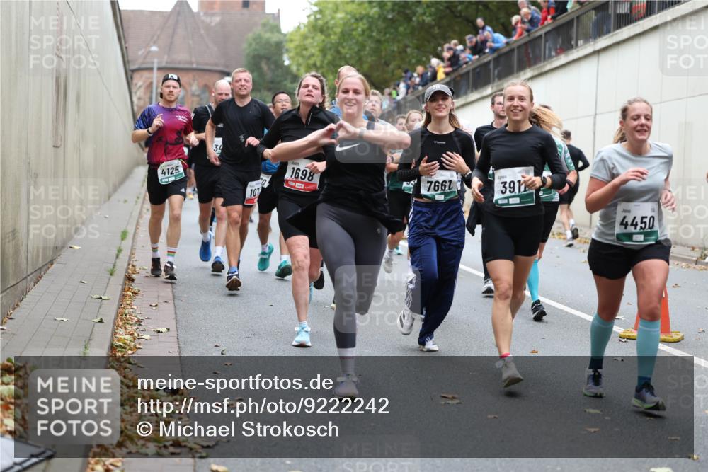 05.10.2025 - 20. swb-Marathon Bremen Michael Strokosch http://msf.ph/oto/9222242 05.10.2025 12:59:26 Laufen 4125, 34, 1698, 7661, 391, 107, 4450 meine-sportfotos.de