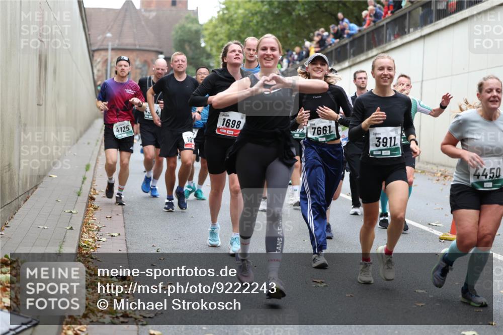 05.10.2025 - 20. swb-Marathon Bremen Michael Strokosch http://msf.ph/oto/9222243 05.10.2025 12:59:26 Laufen 4125, 10, 1698, 72, 7661, 3911, 4450 meine-sportfotos.de