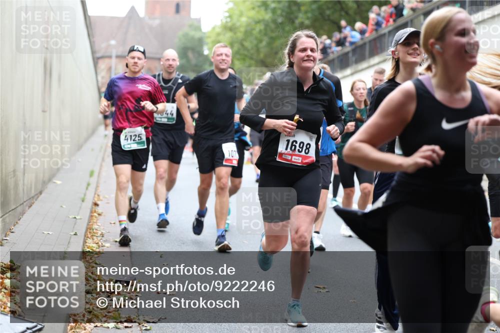 05.10.2025 - 20. swb-Marathon Bremen Michael Strokosch http://msf.ph/oto/9222246 05.10.2025 12:59:27 Laufen 4125, 107, 1698, 00072 meine-sportfotos.de