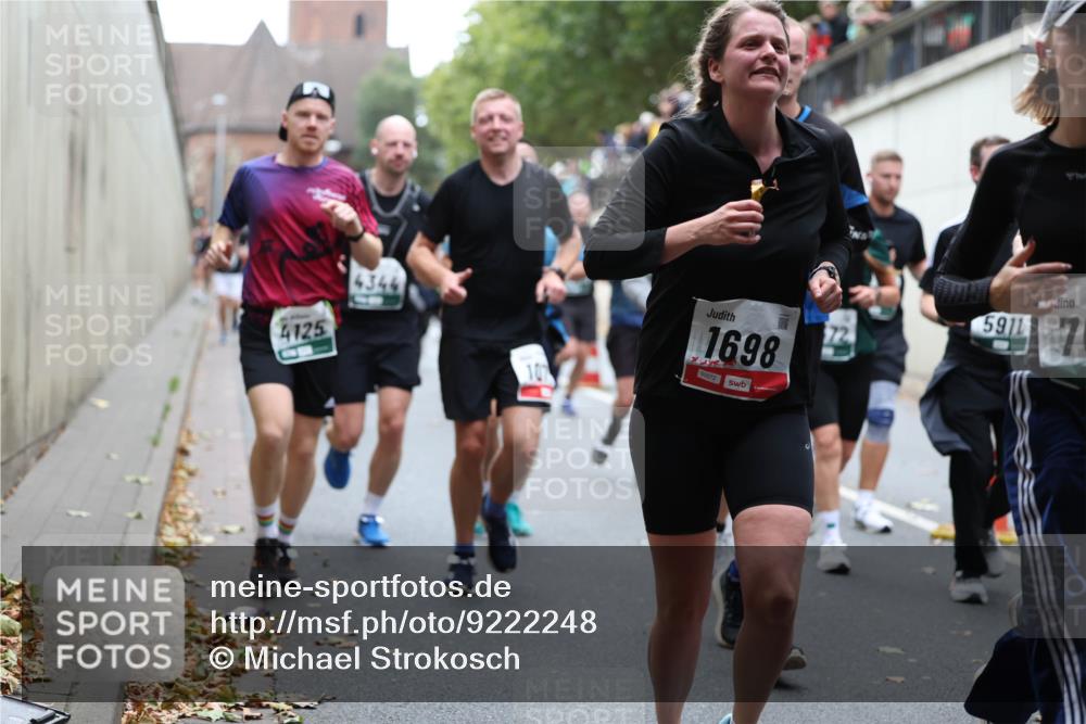 05.10.2025 - 20. swb-Marathon Bremen Michael Strokosch http://msf.ph/oto/9222248 05.10.2025 12:59:27 Laufen 4125, 4344, 1698, 00072, 5911 meine-sportfotos.de
