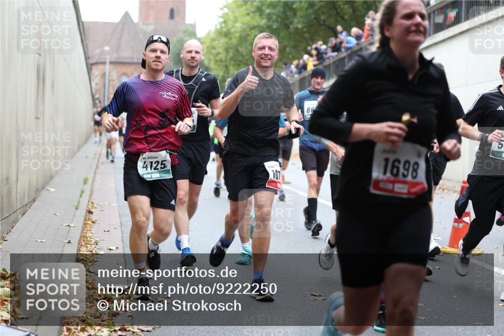 05.10.2025 - 20. swb-Marathon Bremen Michael Strokosch http://msf.ph/oto/9222250 05.10.2025 12:59:28 Laufen 86, 4125, 107, 1698 meine-sportfotos.de