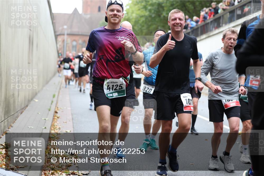 05.10.2025 - 20. swb-Marathon Bremen Michael Strokosch http://msf.ph/oto/9222253 05.10.2025 12:59:28 Laufen 4125, 1920, 107 meine-sportfotos.de