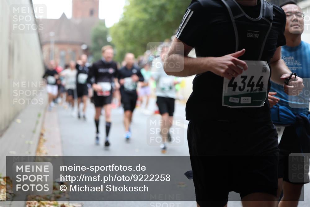 05.10.2025 - 20. swb-Marathon Bremen Michael Strokosch http://msf.ph/oto/9222258 05.10.2025 12:59:30 Laufen 4344, 04472 meine-sportfotos.de