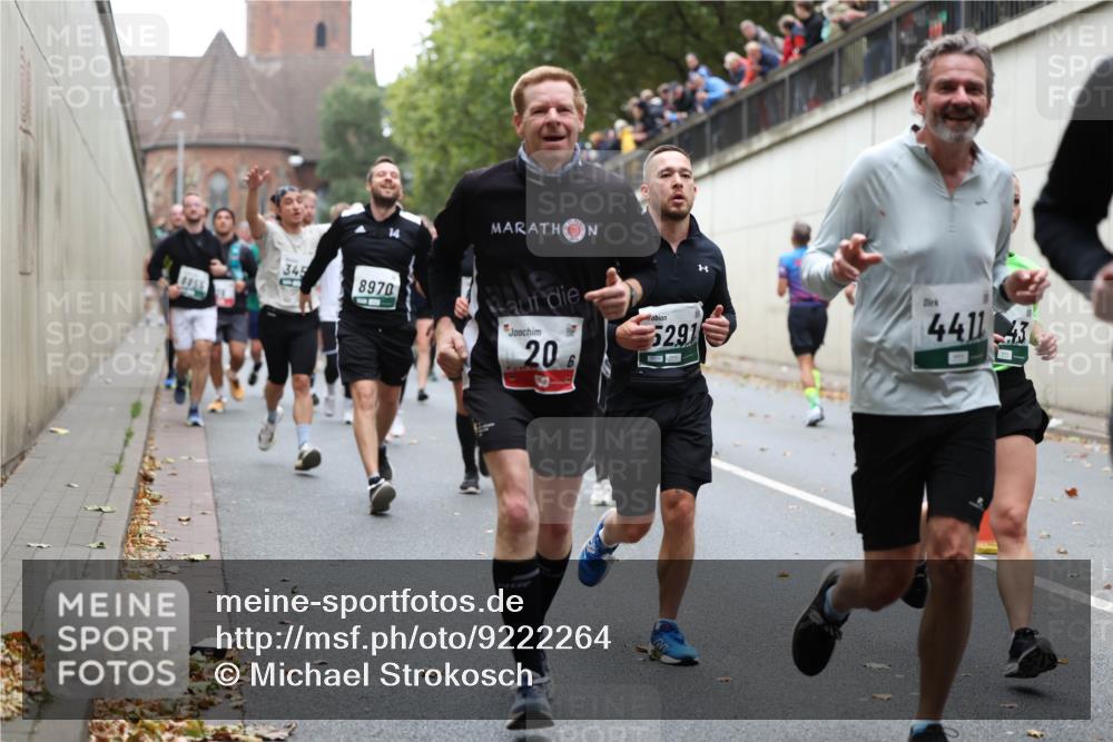 05.10.2025 - 20. swb-Marathon Bremen Michael Strokosch http://msf.ph/oto/9222264 05.10.2025 12:59:31 Laufen 345, 8970, 20, 315, 6, 52, 91, 4413 meine-sportfotos.de
