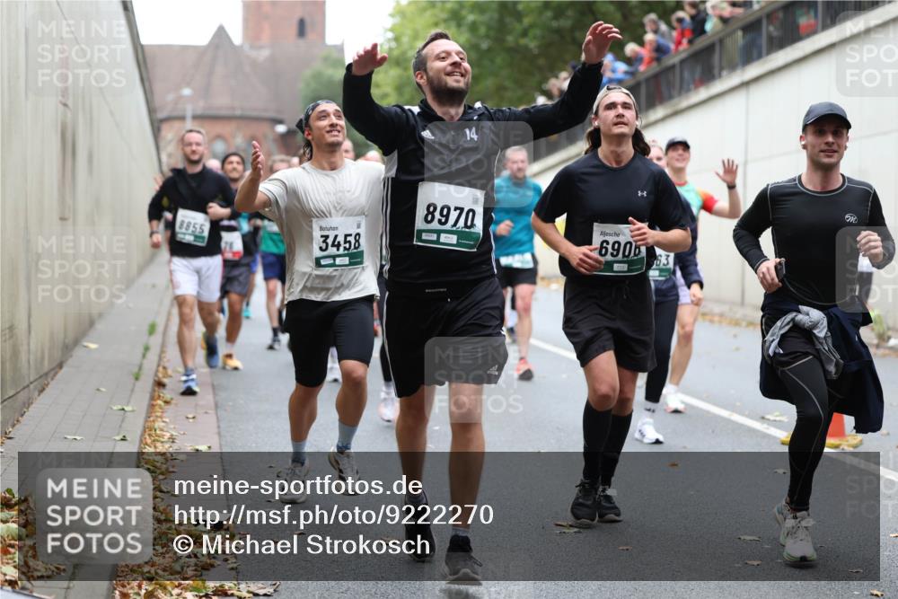 05.10.2025 - 20. swb-Marathon Bremen Michael Strokosch http://msf.ph/oto/9222270 05.10.2025 12:59:33 Laufen 14, 8855, 3458, 8970, 690, 63 meine-sportfotos.de