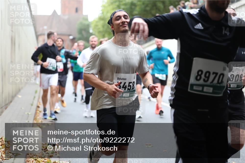 05.10.2025 - 20. swb-Marathon Bremen Michael Strokosch http://msf.ph/oto/9222272 05.10.2025 12:59:34 Laufen 14, 3458, 8970, 906 meine-sportfotos.de