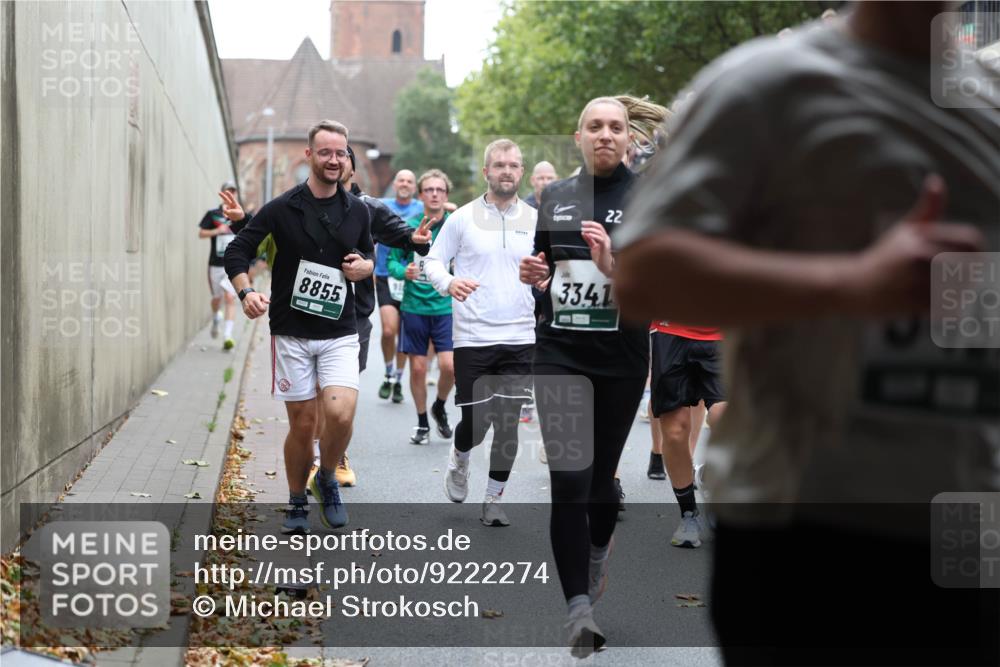 05.10.2025 - 20. swb-Marathon Bremen Michael Strokosch http://msf.ph/oto/9222274 05.10.2025 12:59:35 Laufen 22, 8855, 3341, 945 meine-sportfotos.de