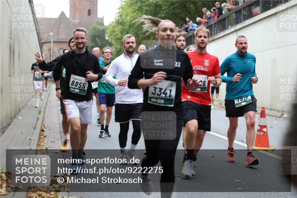 05.10.2025 - 20. swb-Marathon Bremen Michael Strokosch http://msf.ph/oto/9222275 05.10.2025 12:59:35 Laufen 22, 8855, 910, 3341, 26, 7918 meine-sportfotos.de