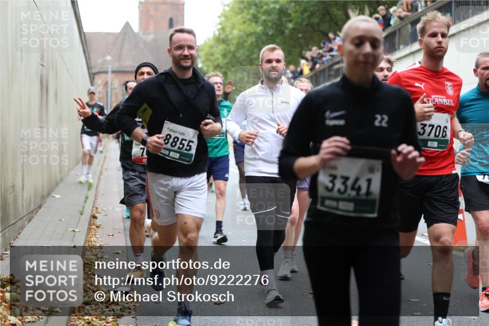 05.10.2025 - 20. swb-Marathon Bremen Michael Strokosch http://msf.ph/oto/9222276 05.10.2025 12:59:36 Laufen 8855, 22, 3706, 3341 meine-sportfotos.de