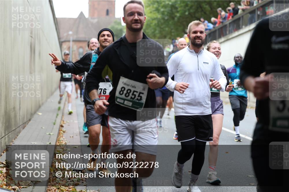 05.10.2025 - 20. swb-Marathon Bremen Michael Strokosch http://msf.ph/oto/9222278 05.10.2025 12:59:36 Laufen 76, 8855, 3 meine-sportfotos.de