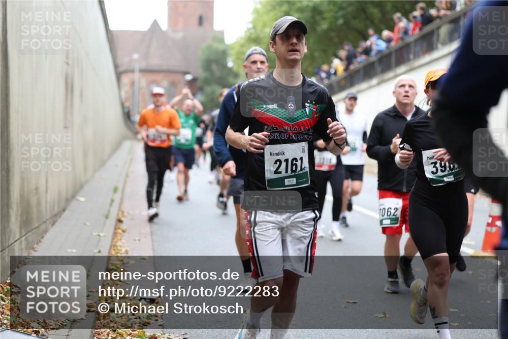 05.10.2025 - 20. swb-Marathon Bremen Michael Strokosch http://msf.ph/oto/9222283 05.10.2025 12:59:40 Laufen 2161, 1062, 396 meine-sportfotos.de