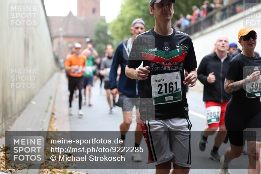 05.10.2025 - 20. swb-Marathon Bremen Michael Strokosch http://msf.ph/oto/9222285 05.10.2025 12:59:40 Laufen 2161, 7062, 395 meine-sportfotos.de