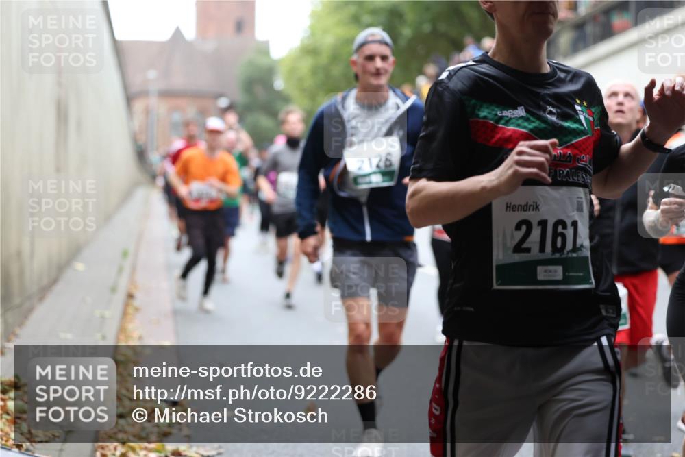 05.10.2025 - 20. swb-Marathon Bremen Michael Strokosch http://msf.ph/oto/9222286 05.10.2025 12:59:40 Laufen 2126, 2161 meine-sportfotos.de