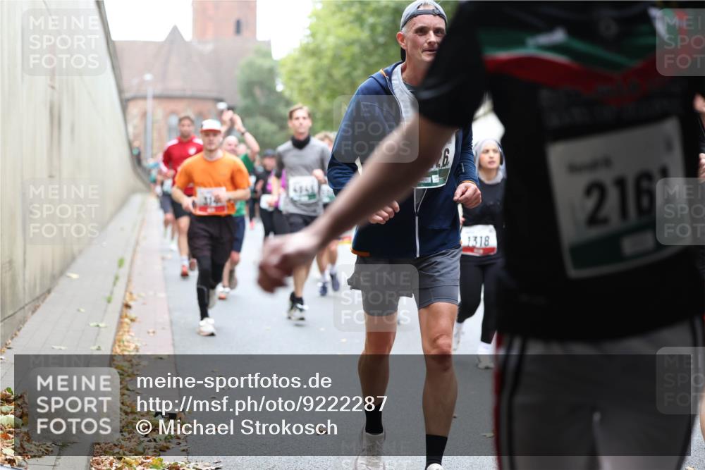 05.10.2025 - 20. swb-Marathon Bremen Michael Strokosch http://msf.ph/oto/9222287 05.10.2025 12:59:41 Laufen 2161, 1318 meine-sportfotos.de