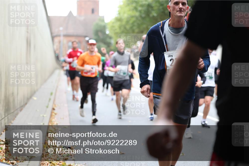 05.10.2025 - 20. swb-Marathon Bremen Michael Strokosch http://msf.ph/oto/9222289 05.10.2025 12:59:41 Laufen  meine-sportfotos.de
