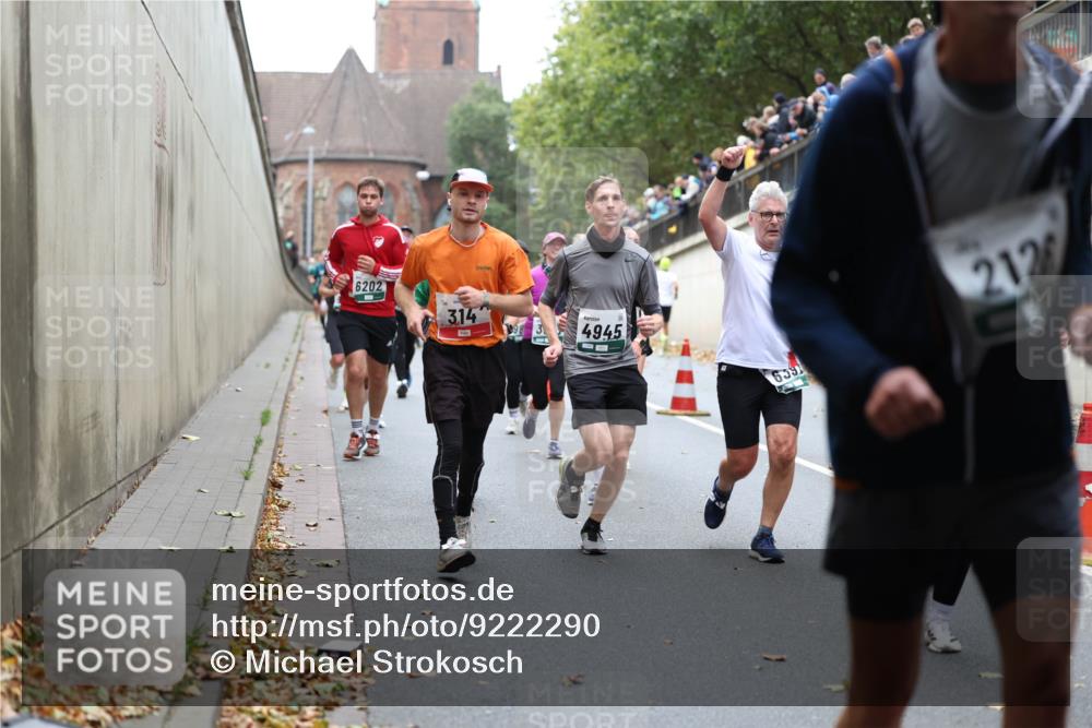 05.10.2025 - 20. swb-Marathon Bremen Michael Strokosch http://msf.ph/oto/9222290 05.10.2025 12:59:41 Laufen 6202, 3, 14, 98, 3, 4945, 2126, 6591 meine-sportfotos.de