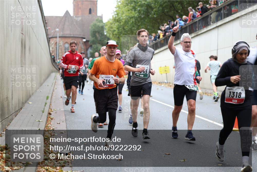 05.10.2025 - 20. swb-Marathon Bremen Michael Strokosch http://msf.ph/oto/9222292 05.10.2025 12:59:42 Laufen 202, 14, 633, 1318 meine-sportfotos.de