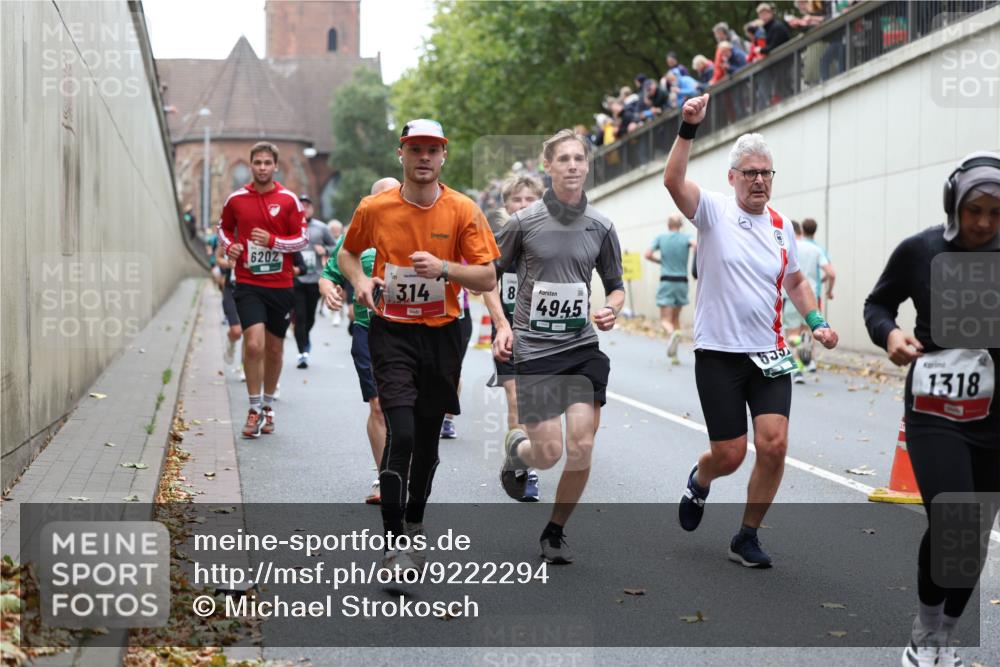 05.10.2025 - 20. swb-Marathon Bremen Michael Strokosch http://msf.ph/oto/9222294 05.10.2025 12:59:42 Laufen 6202, 314, 8, 4945, 1318 meine-sportfotos.de