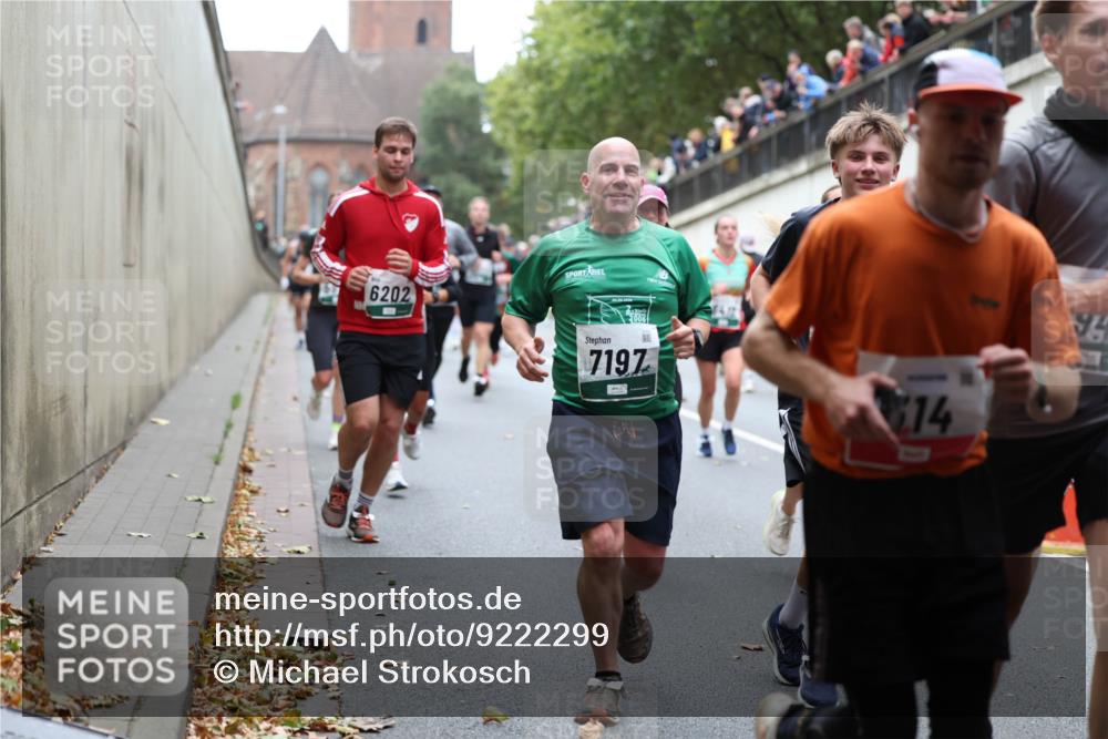 05.10.2025 - 20. swb-Marathon Bremen Michael Strokosch http://msf.ph/oto/9222299 05.10.2025 12:59:43 Laufen 6202, 2006, 7197, 14, 95 meine-sportfotos.de