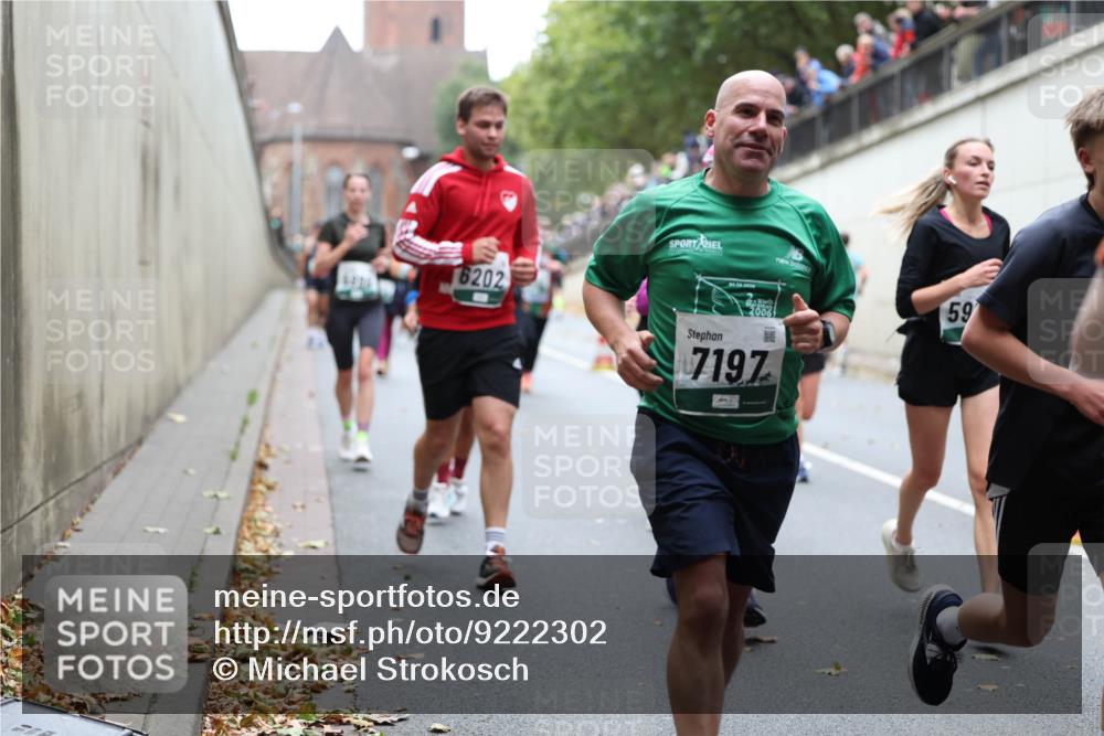 05.10.2025 - 20. swb-Marathon Bremen Michael Strokosch http://msf.ph/oto/9222302 05.10.2025 12:59:44 Laufen 6202, 34, 09, 2006, 2006, 7197, 59 meine-sportfotos.de