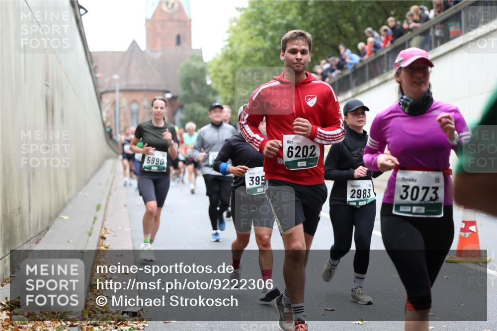 05.10.2025 - 20. swb-Marathon Bremen Michael Strokosch http://msf.ph/oto/9222306 05.10.2025 12:59:45 Laufen 5990, 395, 6202, 2983, 3073 meine-sportfotos.de