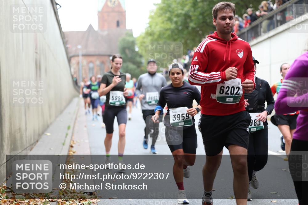 05.10.2025 - 20. swb-Marathon Bremen Michael Strokosch http://msf.ph/oto/9222307 05.10.2025 12:59:45 Laufen 5990, 3959, 6202, 983 meine-sportfotos.de