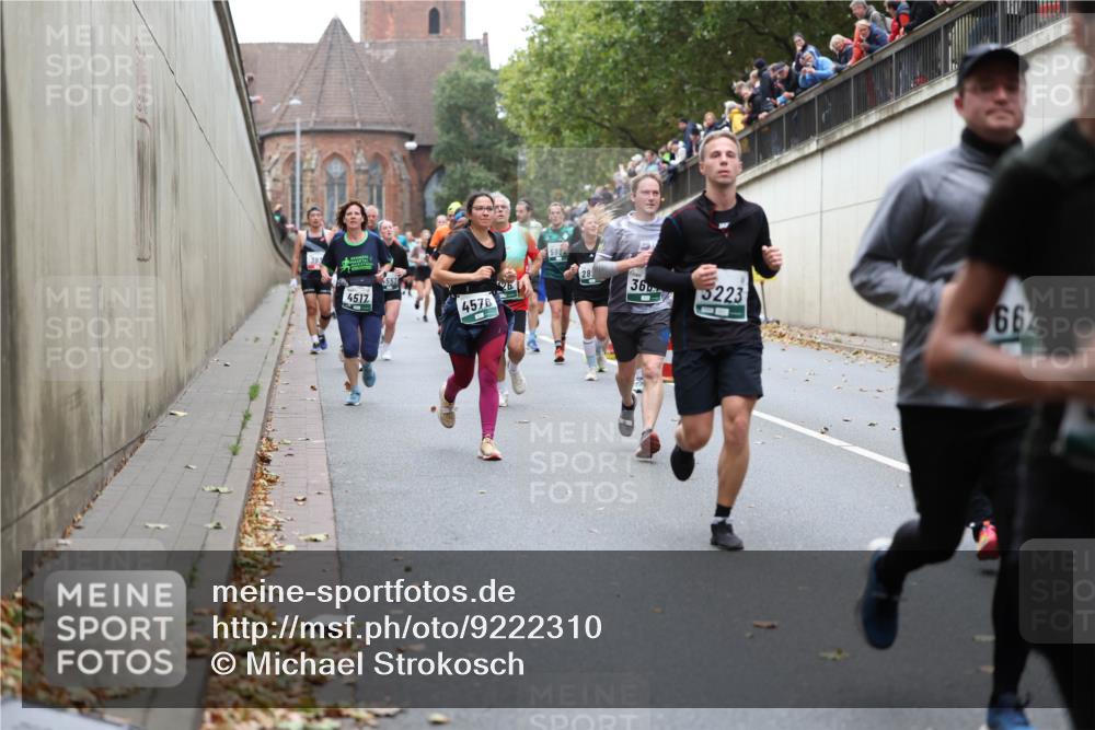 05.10.2025 - 20. swb-Marathon Bremen Michael Strokosch http://msf.ph/oto/9222310 05.10.2025 12:59:47 Laufen 393, 4517, 4576, 598, 28, 36, 5223, 662 meine-sportfotos.de