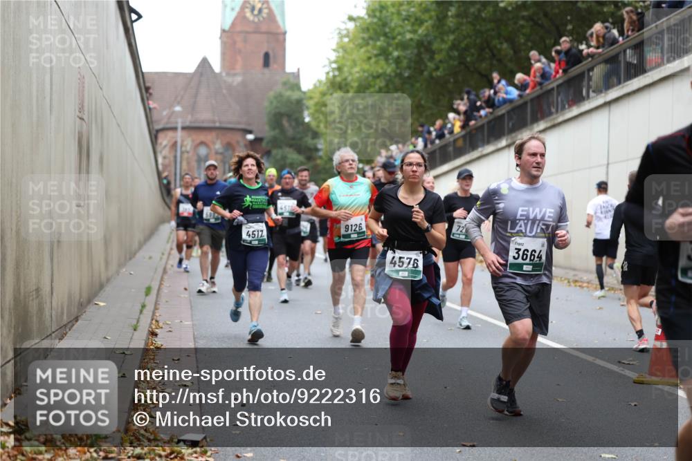 05.10.2025 - 20. swb-Marathon Bremen Michael Strokosch http://msf.ph/oto/9222316 05.10.2025 12:59:49 Laufen 4517, 451, 9126, 4576, 72, 3664 meine-sportfotos.de