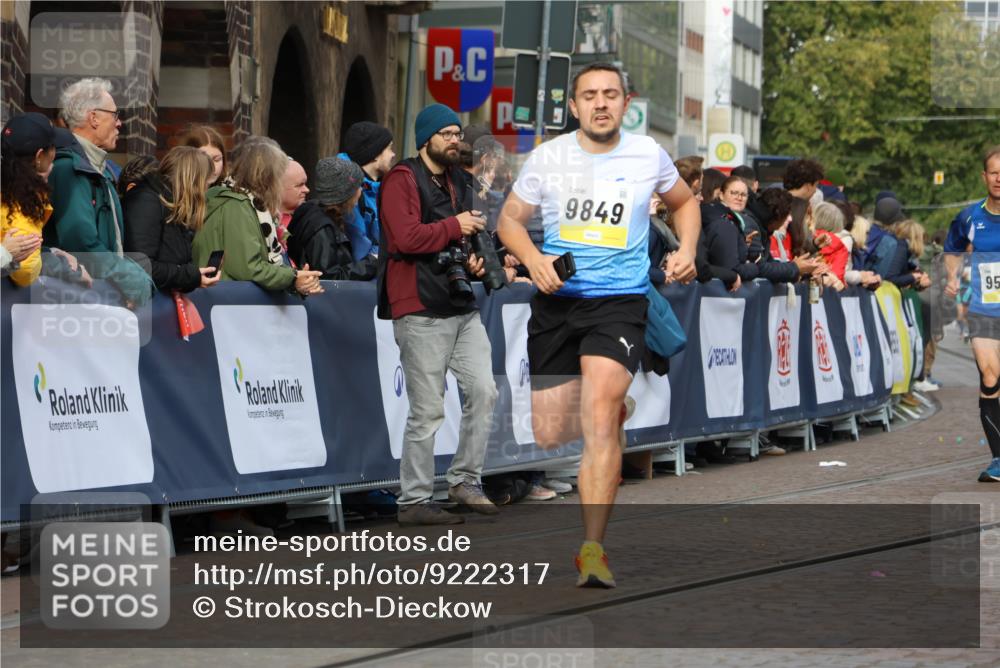 05.10.2025 - 20. swb-Marathon Bremen Strokosch-Dieckow http://msf.ph/oto/9222317 05.10.2025 10:42:03 Ziel 9504, 9849 meine-sportfotos.de