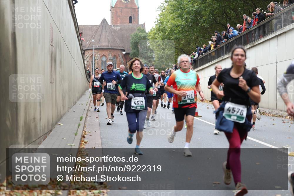 05.10.2025 - 20. swb-Marathon Bremen Michael Strokosch http://msf.ph/oto/9222319 05.10.2025 12:59:50 Laufen 393, 5983, 4512, 9126, 4576 meine-sportfotos.de
