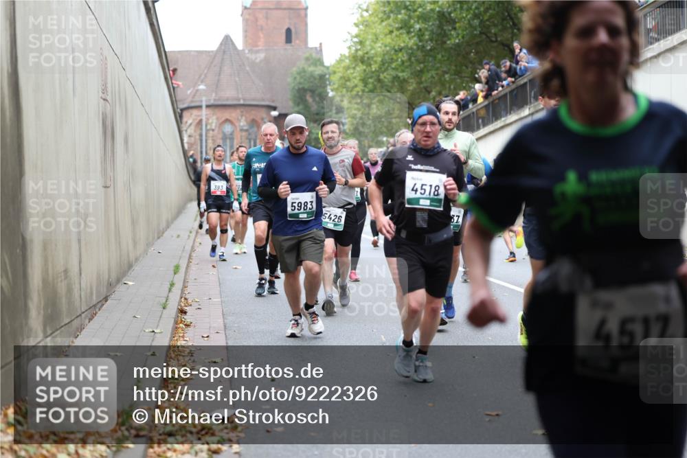 05.10.2025 - 20. swb-Marathon Bremen Michael Strokosch http://msf.ph/oto/9222326 05.10.2025 12:59:52 Laufen 393, 5983, 5426, 4518, 37, 4517 meine-sportfotos.de