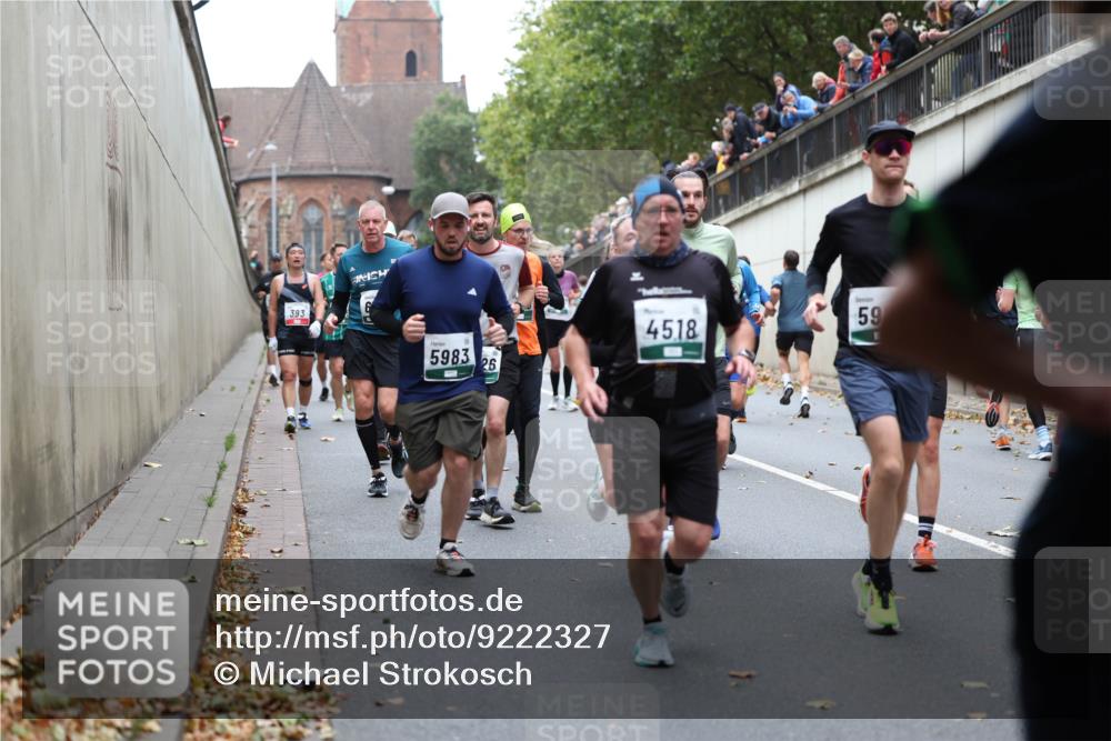 05.10.2025 - 20. swb-Marathon Bremen Michael Strokosch http://msf.ph/oto/9222327 05.10.2025 12:59:53 Laufen 393, 5983, 26, 4518, 59 meine-sportfotos.de