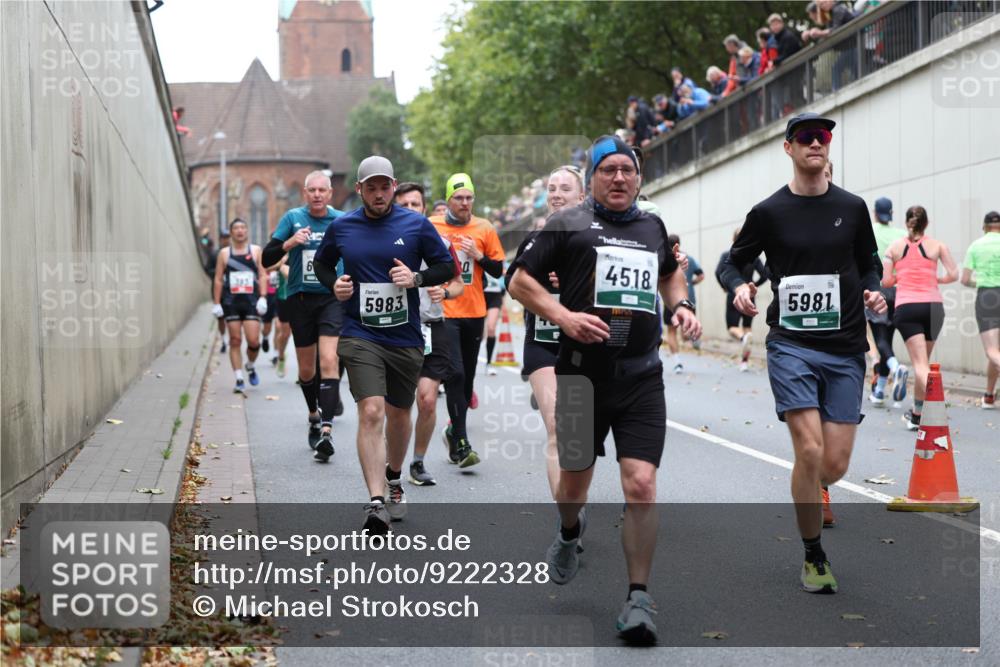 05.10.2025 - 20. swb-Marathon Bremen Michael Strokosch http://msf.ph/oto/9222328 05.10.2025 12:59:53 Laufen 5983, 0, 4518, 5981 meine-sportfotos.de