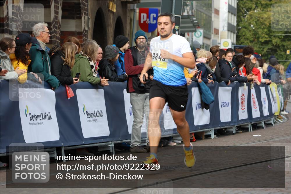 05.10.2025 - 20. swb-Marathon Bremen Strokosch-Dieckow http://msf.ph/oto/9222329 05.10.2025 10:42:03 Ziel 9504, 9849 meine-sportfotos.de
