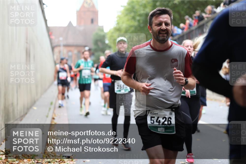 05.10.2025 - 20. swb-Marathon Bremen Michael Strokosch http://msf.ph/oto/9222340 05.10.2025 12:59:56 Laufen 256, 5426 meine-sportfotos.de
