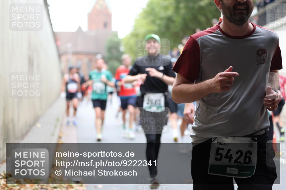 05.10.2025 - 20. swb-Marathon Bremen Michael Strokosch http://msf.ph/oto/9222341 05.10.2025 12:59:56 Laufen 5426 meine-sportfotos.de