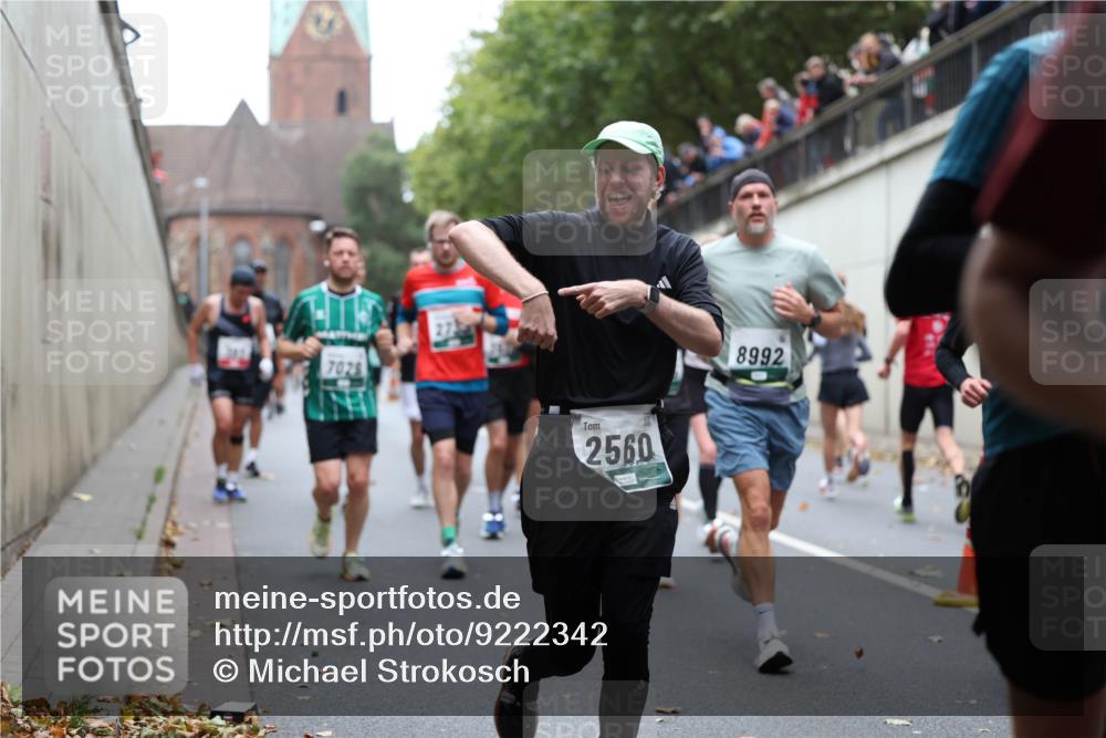 05.10.2025 - 20. swb-Marathon Bremen Michael Strokosch http://msf.ph/oto/9222342 05.10.2025 12:59:57 Laufen 7025, 2560, 8992 meine-sportfotos.de