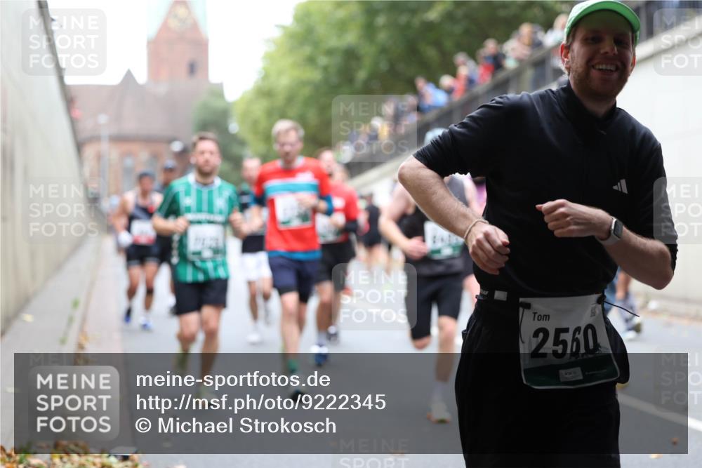 05.10.2025 - 20. swb-Marathon Bremen Michael Strokosch http://msf.ph/oto/9222345 05.10.2025 12:59:57 Laufen 2560 meine-sportfotos.de